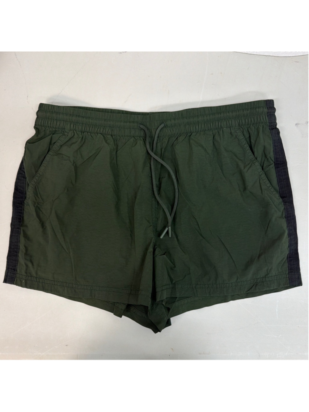 Athleta Women's Pull On Expedition Shorts Sz 6 in Tuscan Olive!